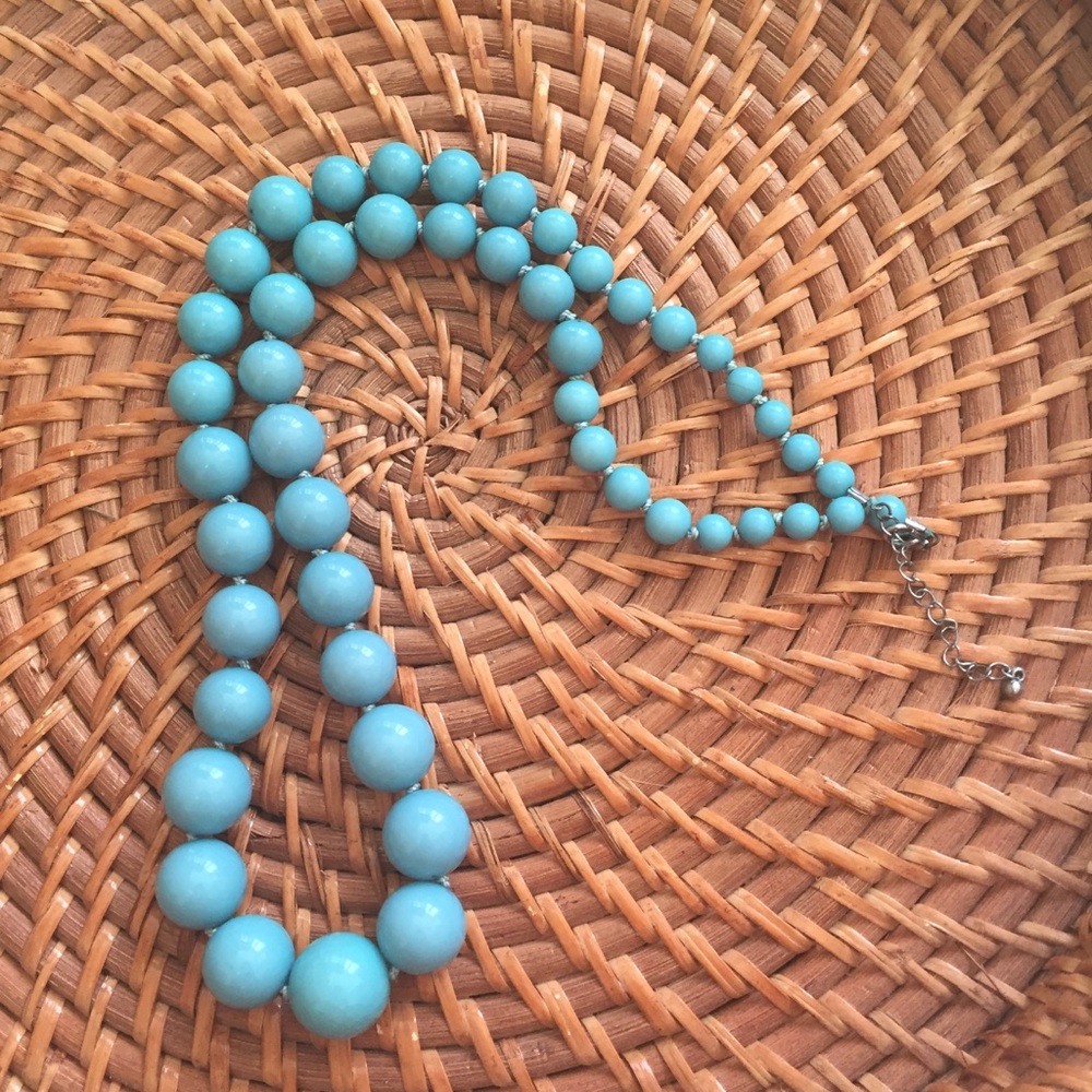 Graduated bead necklace - Picture 2 of 4